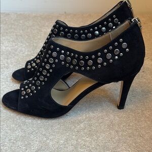 🐎 Nwob Vaneli Black w Silver studs suede Heels with T-Strap Design